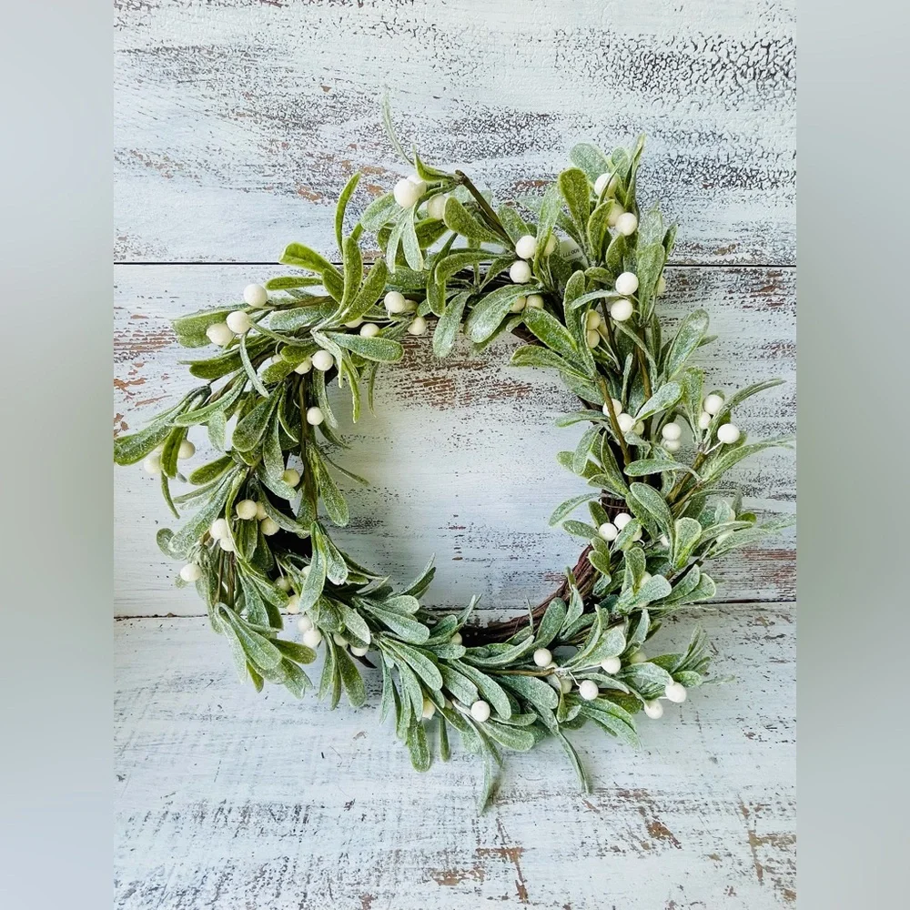 *Glittered Mistletoe Wreath